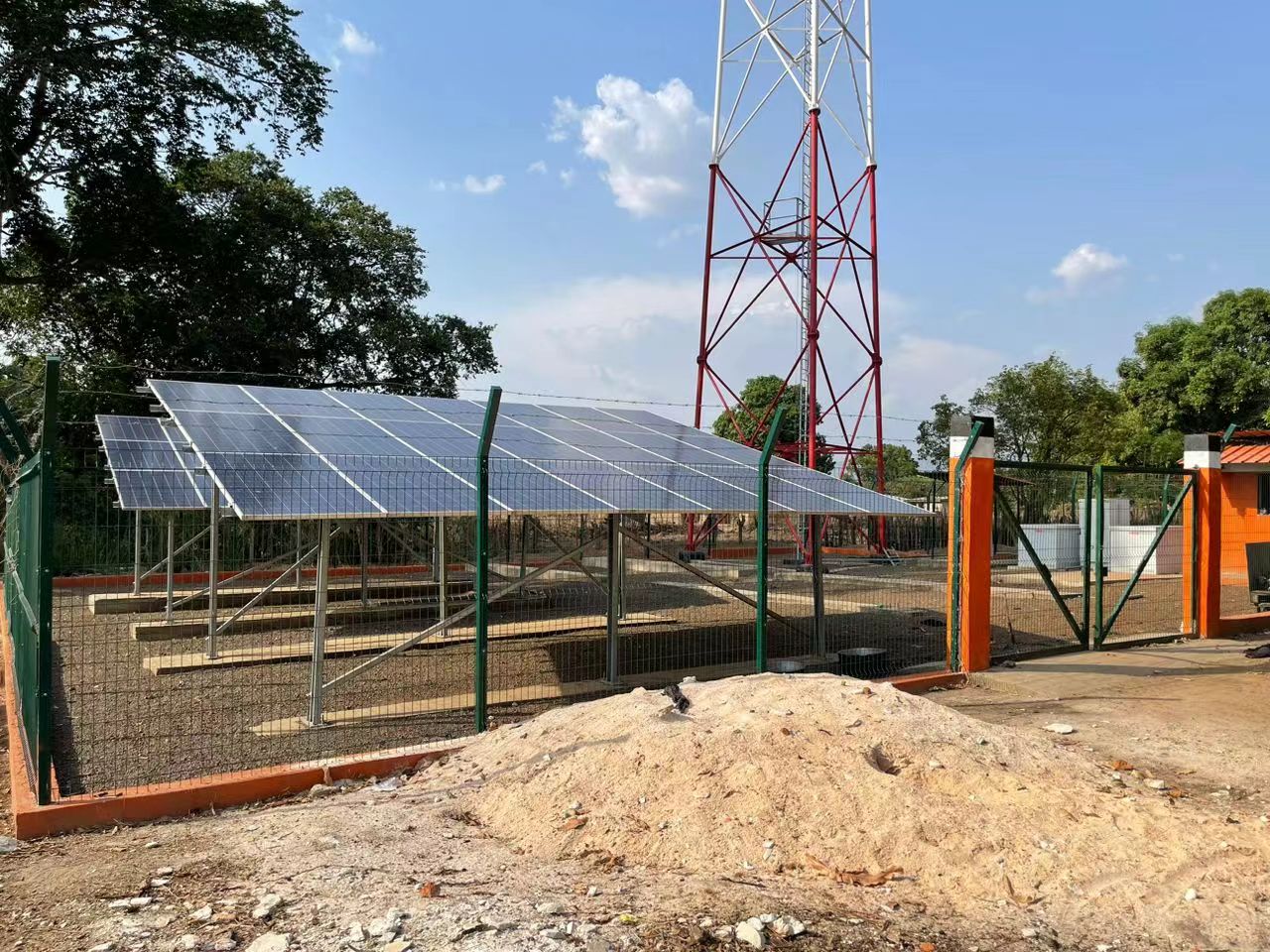 Estación de Africa Telecom ¡¡Funciona con energía solar!!