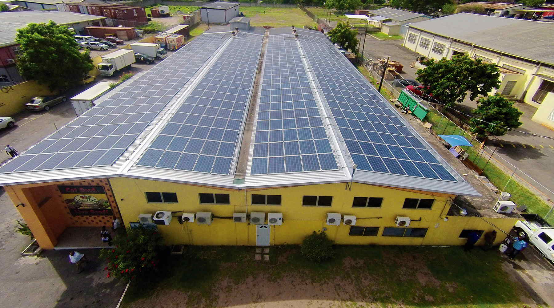 Proyecto de hotel solar de 120kw en isla grill (jamaica).